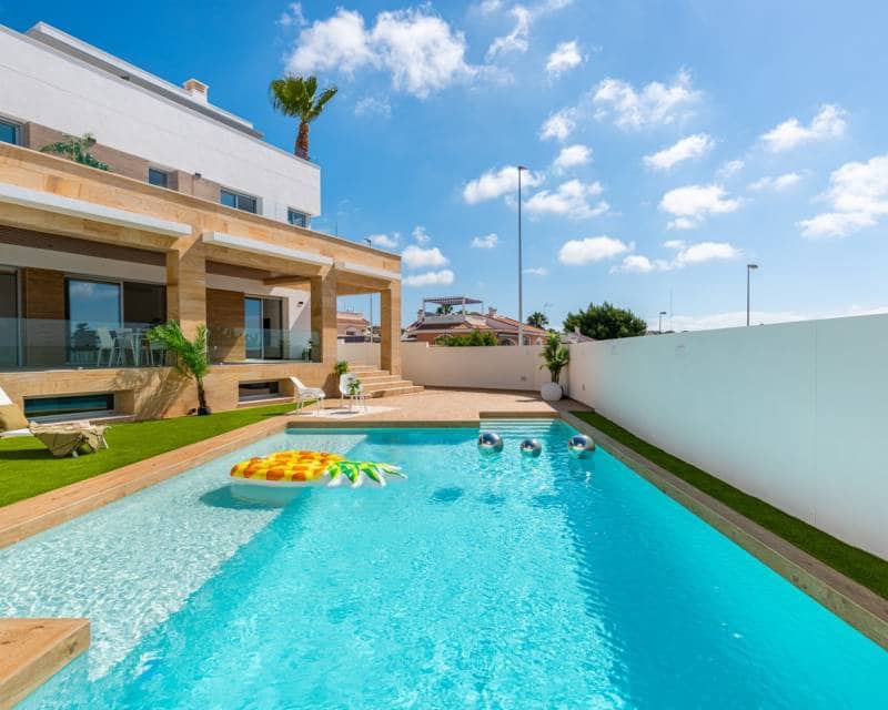 4 sovrum Villa till salu i Ciudad Quesada med pool - 821 910 € (Ref: 9642815)