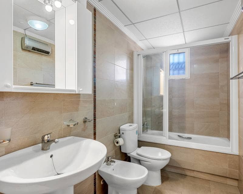 3 sovrum Radhus till salu i Villamartin med pool garage - 345 000 € (Ref: 9672180)