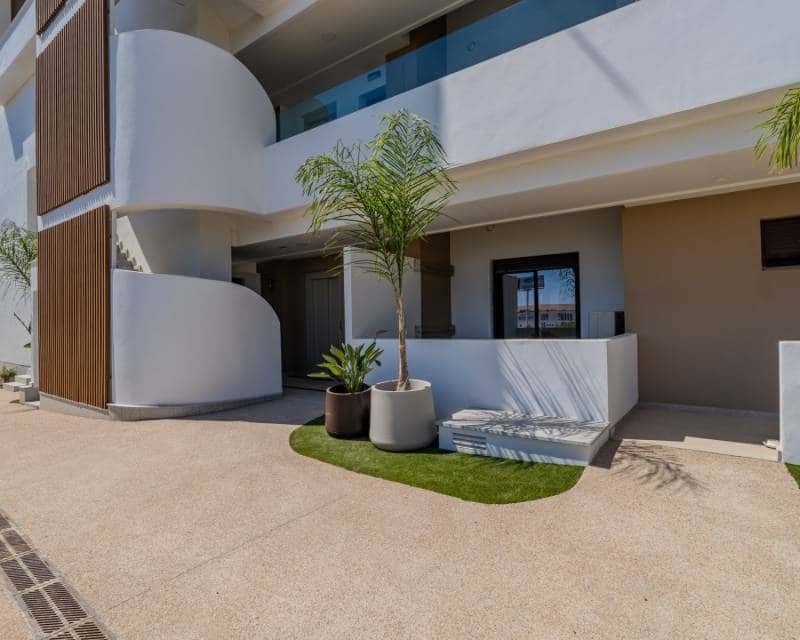 2 soveværelse Lejlighed til salg i Playa Flamenca med swimmingpool garage - € 379.000 (Ref: 9674787)