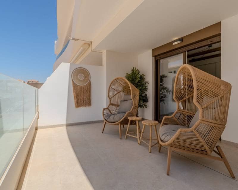 2 soveværelse Lejlighed til salg i Playa Flamenca med swimmingpool garage - € 379.000 (Ref: 9674787)