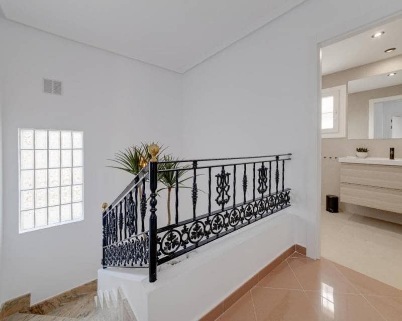 3 Zimmer Villa zu verkaufen in Playa Flamenca mit Pool Garage - 379.900 € (Ref: 9678218)