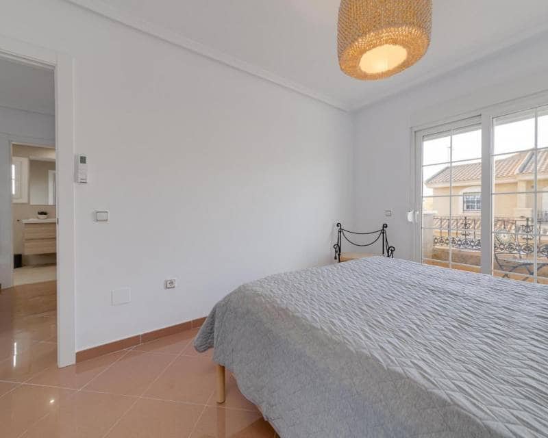 3 Zimmer Villa zu verkaufen in Playa Flamenca mit Pool Garage - 379.900 € (Ref: 9678218)