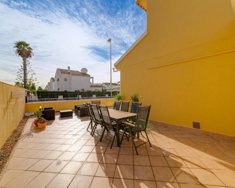3 Zimmer Villa zu verkaufen in Playa Flamenca mit Pool Garage - 379.900 € (Ref: 9678218)