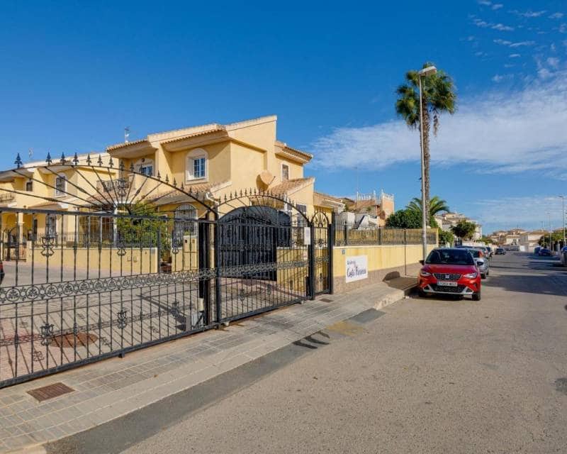 3 Zimmer Villa zu verkaufen in Playa Flamenca mit Pool Garage - 379.900 € (Ref: 9678218)