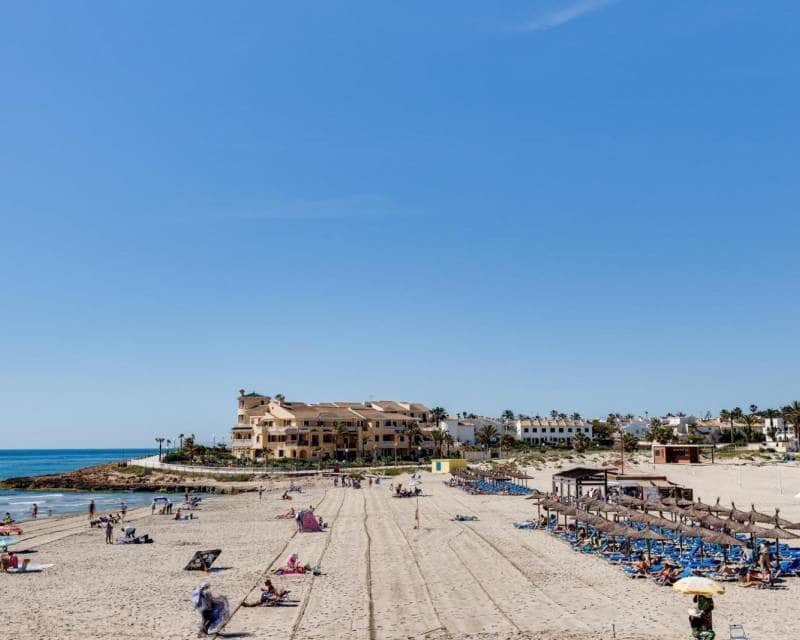 3 Zimmer Villa zu verkaufen in Playa Flamenca mit Pool Garage - 379.900 € (Ref: 9678218)