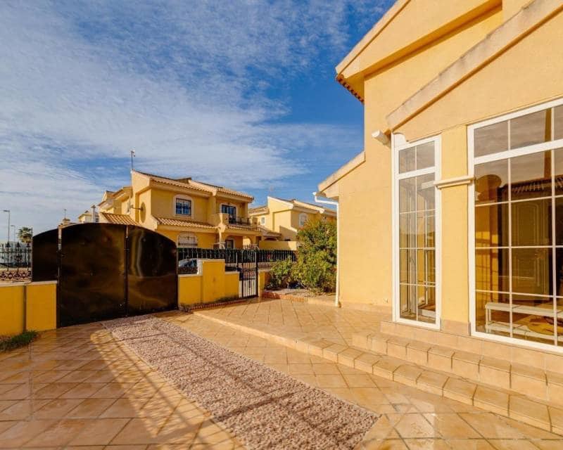 3 Zimmer Villa zu verkaufen in Playa Flamenca mit Pool Garage - 379.900 € (Ref: 9678218)