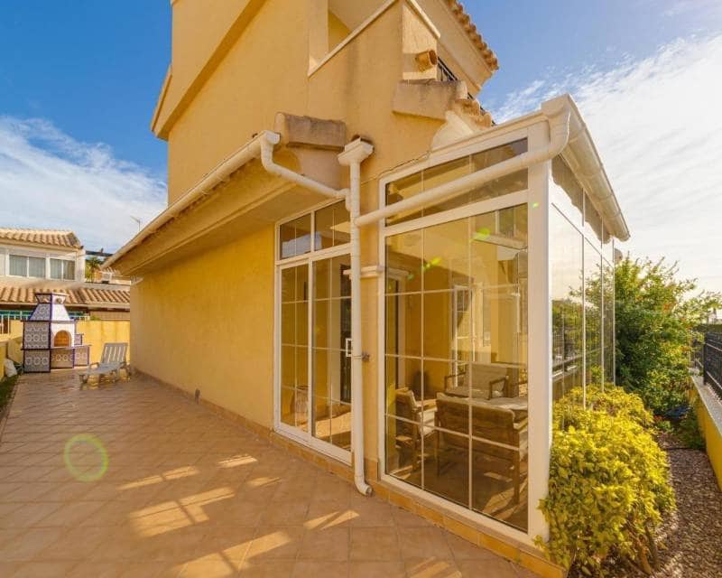 3 Zimmer Villa zu verkaufen in Playa Flamenca mit Pool Garage - 379.900 € (Ref: 9678218)