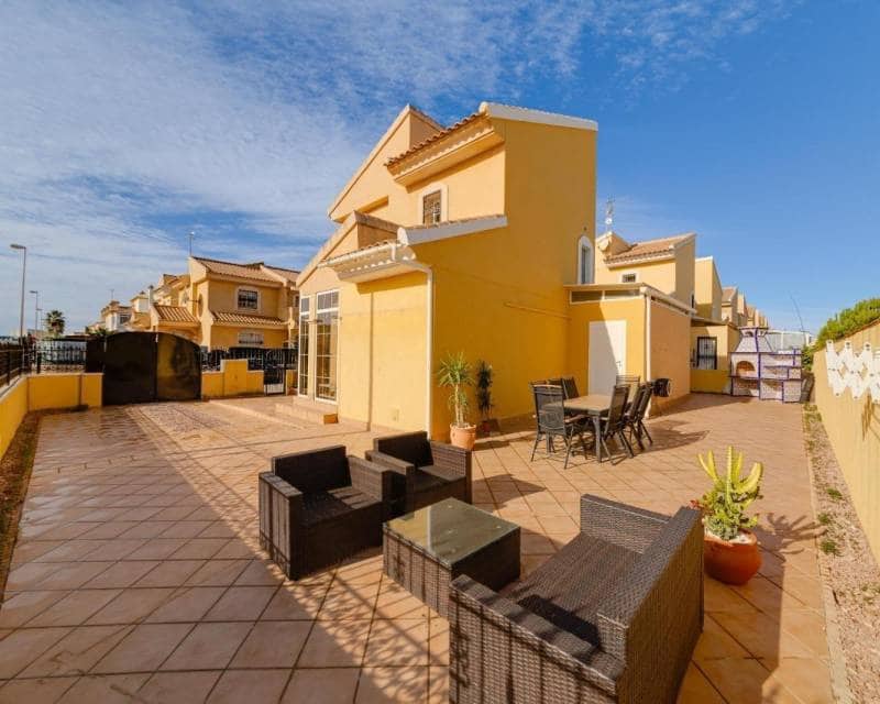 3 Zimmer Villa zu verkaufen in Playa Flamenca mit Pool Garage - 379.900 € (Ref: 9678218)