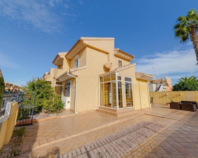 3 Zimmer Villa zu verkaufen in Playa Flamenca mit Pool Garage - 379.900 € (Ref: 9678218)