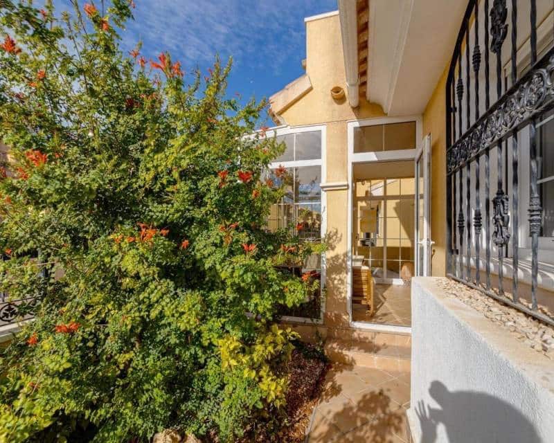 3 Zimmer Villa zu verkaufen in Playa Flamenca mit Pool Garage - 379.900 € (Ref: 9678218)