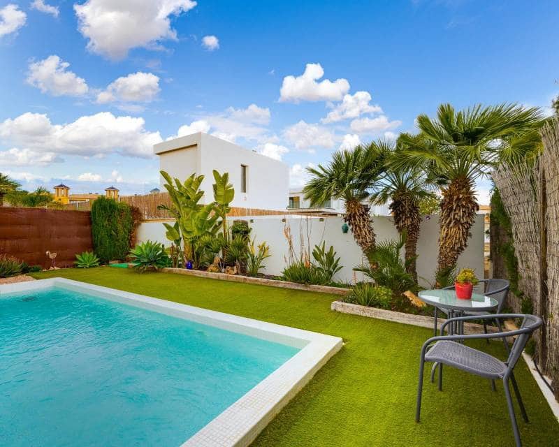 2 soveværelse Villa til salg i Orihuela Costa med swimmingpool - € 349.000 (Ref: 9679156)
