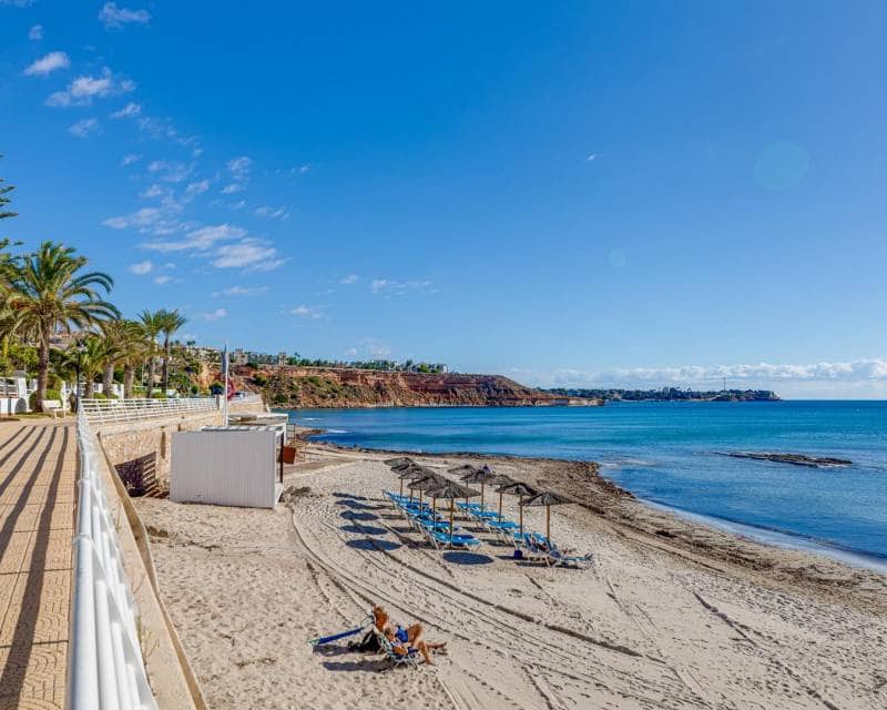 2 soveværelse Villa til salg i Orihuela Costa med swimmingpool - € 349.000 (Ref: 9679156)