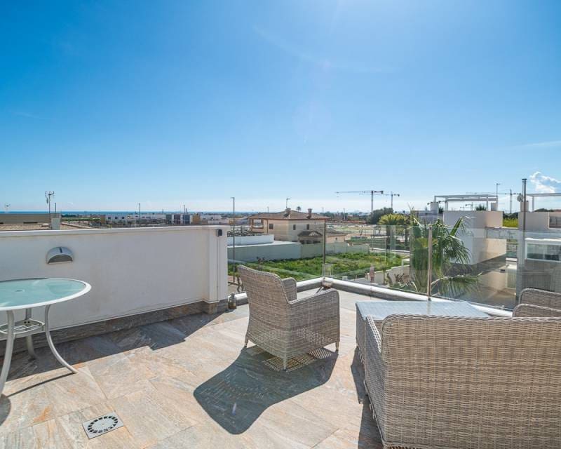 3 soveværelse Semi-Rækkehus til salg i Pilar de la Horadada med garage - € 450.000 (Ref: 9687551)