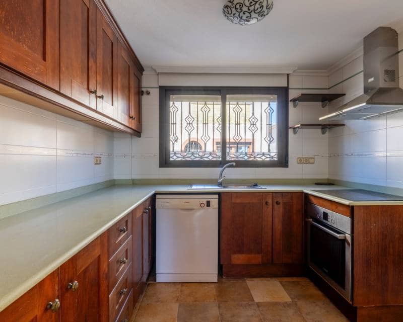 6 soverom Villa til salgs i Villamartin med svømmebasseng garasje - € 365 000 (Ref: 9687675)