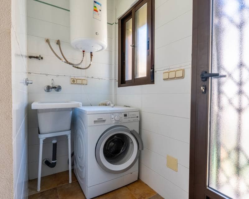 6 soverom Villa til salgs i Villamartin med svømmebasseng garasje - € 365 000 (Ref: 9687675)