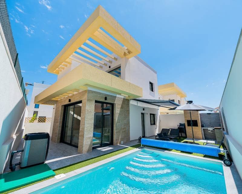 3 bedroom Villa for sale in Los Montesinos with pool garage - € 449,000 (Ref: 9691480)