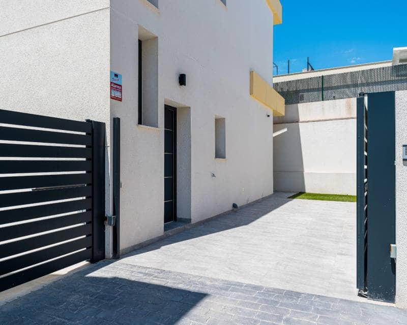 3 bedroom Villa for sale in Los Montesinos with pool garage - € 449,000 (Ref: 9691480)