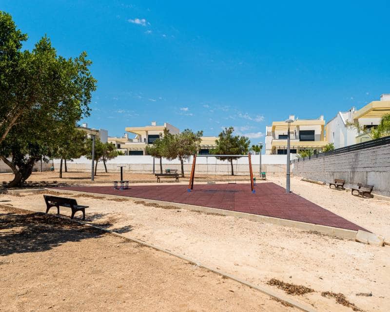 3 bedroom Villa for sale in Los Montesinos with pool garage - € 449,000 (Ref: 9691480)