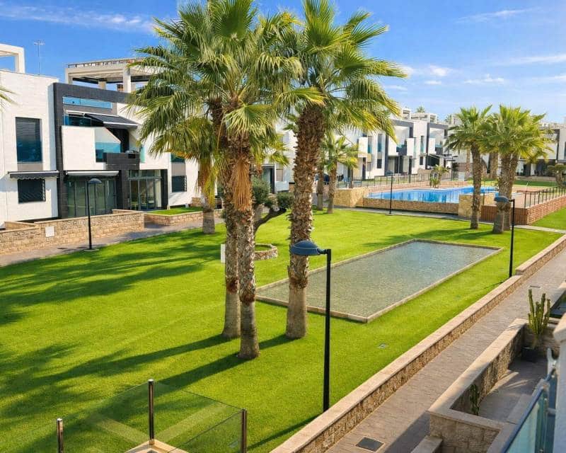 2 bedroom Penthouse for sale in Punta Prima with pool garage - € 279,900 (Ref: 9694095)