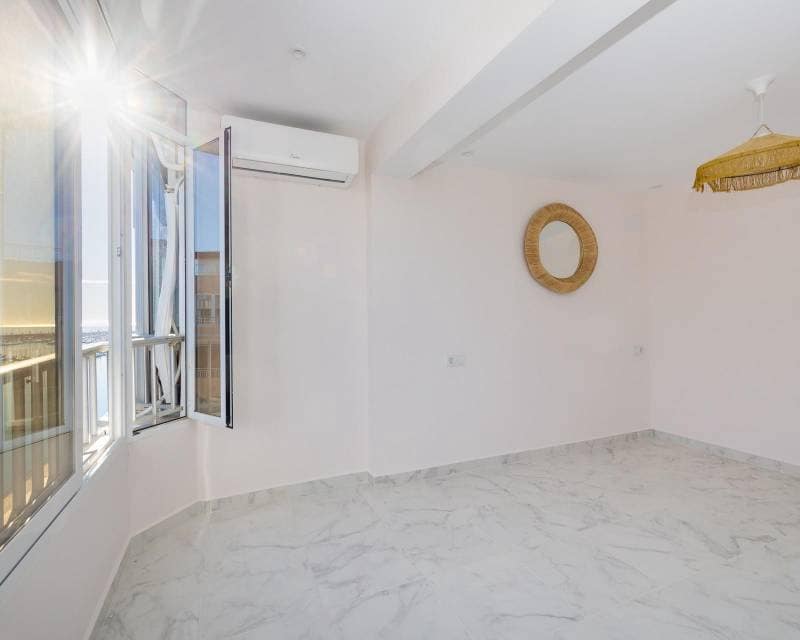 3 soverom Penthouse til salgs i Torrevieja med svømmebasseng - € 269 900 (Ref: 9708197)