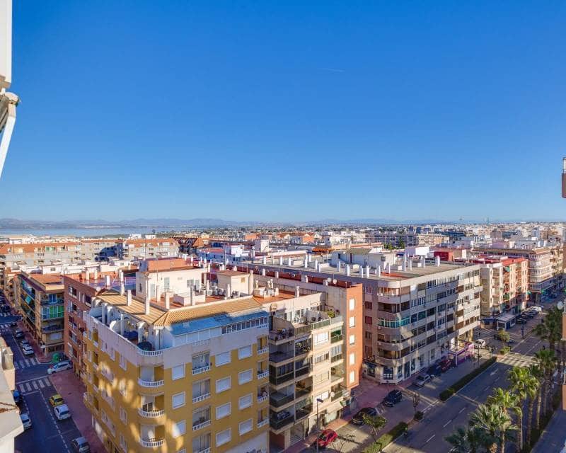 3 soverom Penthouse til salgs i Torrevieja med svømmebasseng - € 269 900 (Ref: 9708197)