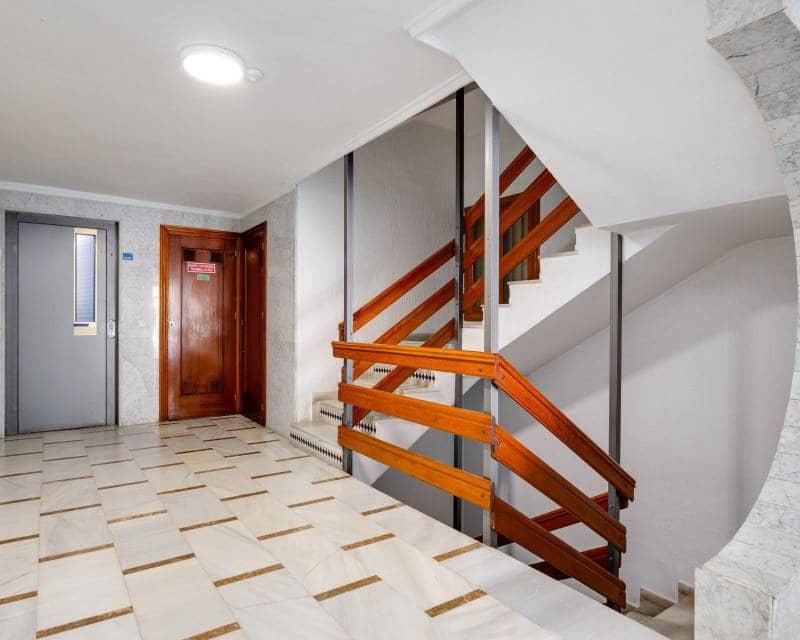 3 soverom Penthouse til salgs i Torrevieja med svømmebasseng - € 269 900 (Ref: 9708197)