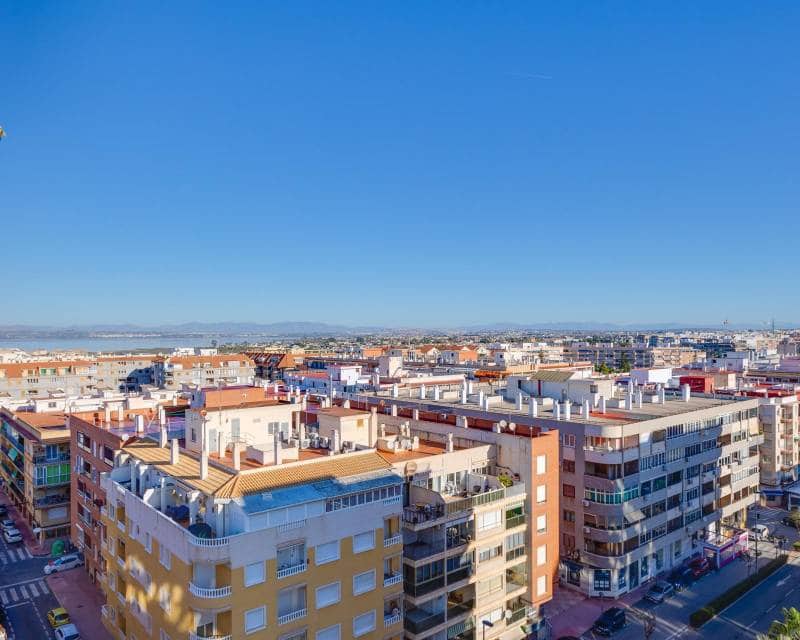 3 soverom Penthouse til salgs i Torrevieja med svømmebasseng - € 269 900 (Ref: 9708197)