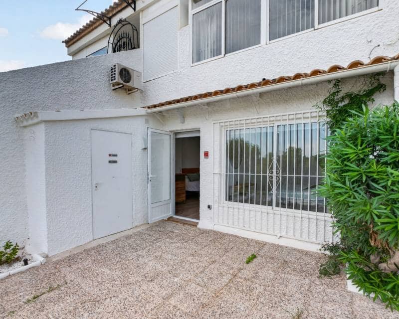 2 bedroom Bungalow for sale in Villamartin - € 199,000 (Ref: 9713560)