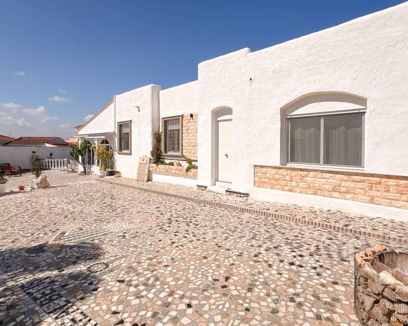 Chalet de 4 habitaciones en Ciudad Quesada en venta con piscina garaje - 415.000 € (Ref: 9713904)