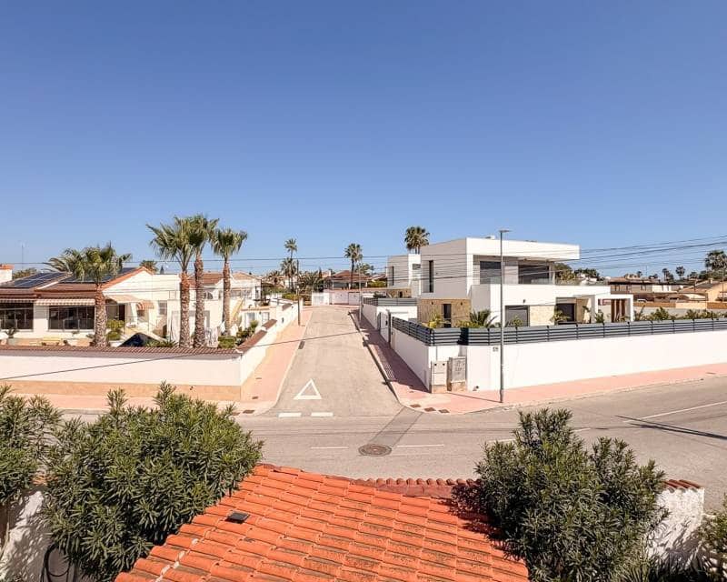 Chalet de 4 habitaciones en Ciudad Quesada en venta con piscina garaje - 415.000 € (Ref: 9713904)