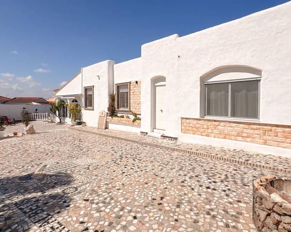 Chalet de 4 habitaciones en Ciudad Quesada, Rojales en venta con piscina garaje - 415.000 € (Ref: 9713904)