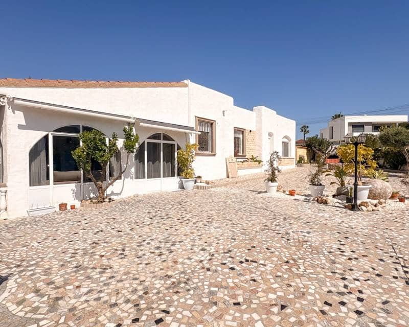 Chalet de 4 habitaciones en Ciudad Quesada en venta con piscina garaje - 415.000 € (Ref: 9713904)