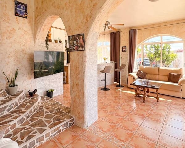 Chalet de 4 habitaciones en Ciudad Quesada, Rojales en venta con piscina garaje - 415.000 € (Ref: 9713904)