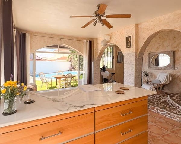 Chalet de 4 habitaciones en Ciudad Quesada, Rojales en venta con piscina garaje - 415.000 € (Ref: 9713904)