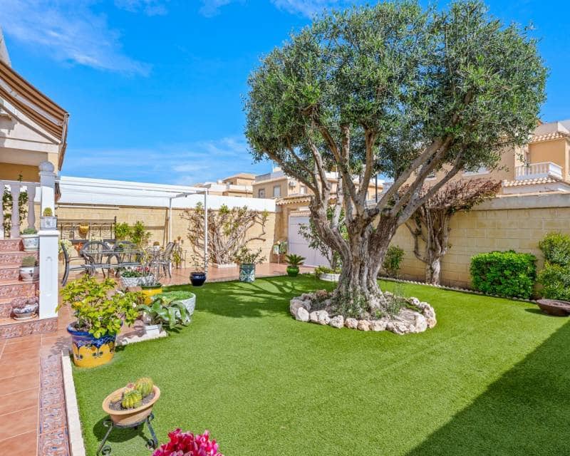 3 slaapkamer Halfvrijstaande villa te koop in Ciudad Quesada met zwembad garage - € 269.000 (Ref: 9715713)