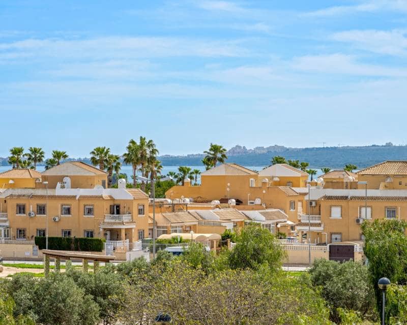 3 slaapkamer Halfvrijstaande villa te koop in Ciudad Quesada met zwembad garage - € 269.000 (Ref: 9715713)