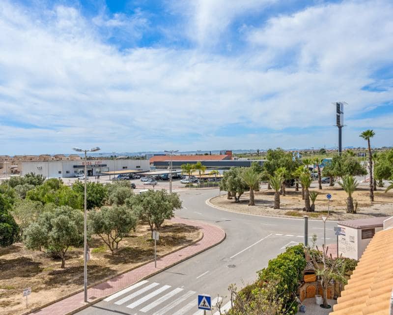 3 slaapkamer Halfvrijstaande villa te koop in Ciudad Quesada met zwembad garage - € 269.000 (Ref: 9715713)