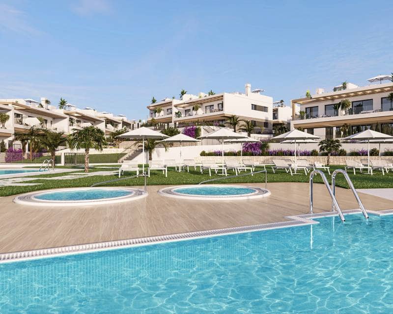 Casa de 2 habitaciones en Torrevieja en venta con piscina garaje - 315.000 € (Ref: 9720617)