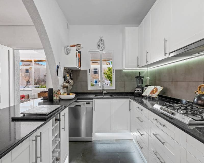 3 slaapkamer Villa te koop in Ciudad Quesada met zwembad garage - € 495.000 (Ref: 9723551)