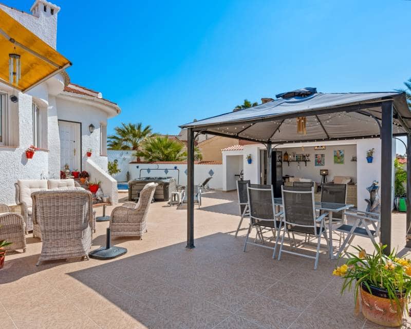 3 slaapkamer Villa te koop in Ciudad Quesada met zwembad garage - € 495.000 (Ref: 9723551)