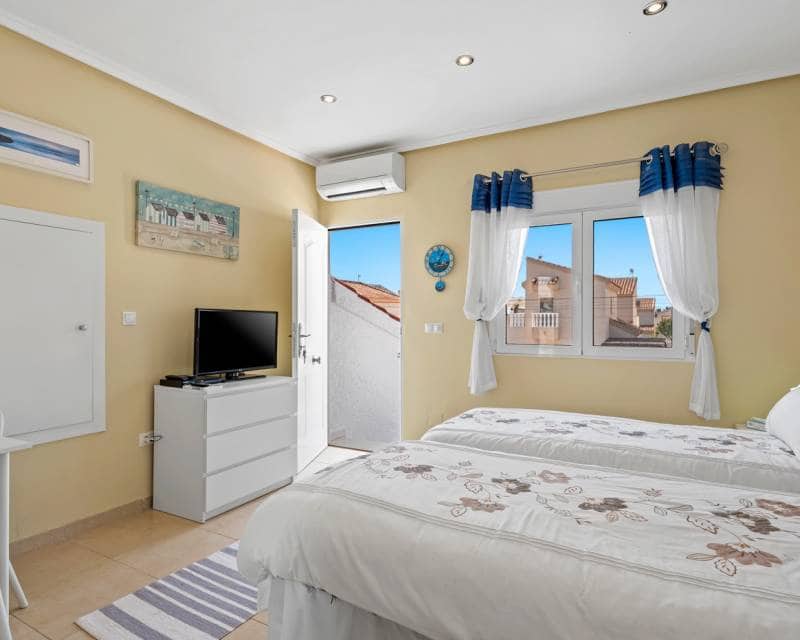 3 slaapkamer Villa te koop in Ciudad Quesada met zwembad garage - € 495.000 (Ref: 9723551)