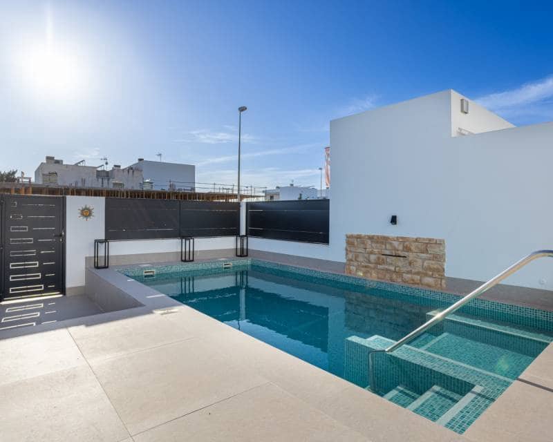 Chalet de 4 habitaciones en Dolores en venta con piscina - 410.000 € (Ref: 9740112)