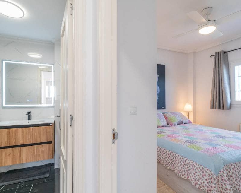 3 chambre Villa/Maison Semi-Mitoyenne à vendre à Orihuela Costa avec piscine - 279 000 € (Ref: 9776959)