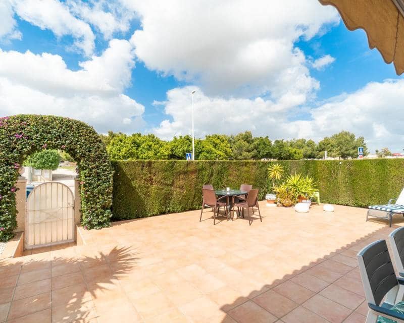 3 chambre Villa/Maison Semi-Mitoyenne à vendre à Orihuela Costa avec piscine - 279 000 € (Ref: 9776959)