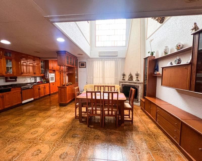 5 bedroom Terraced Villa for sale in Guardamar del Segura with garage - € 380,000 (Ref: 9779105)