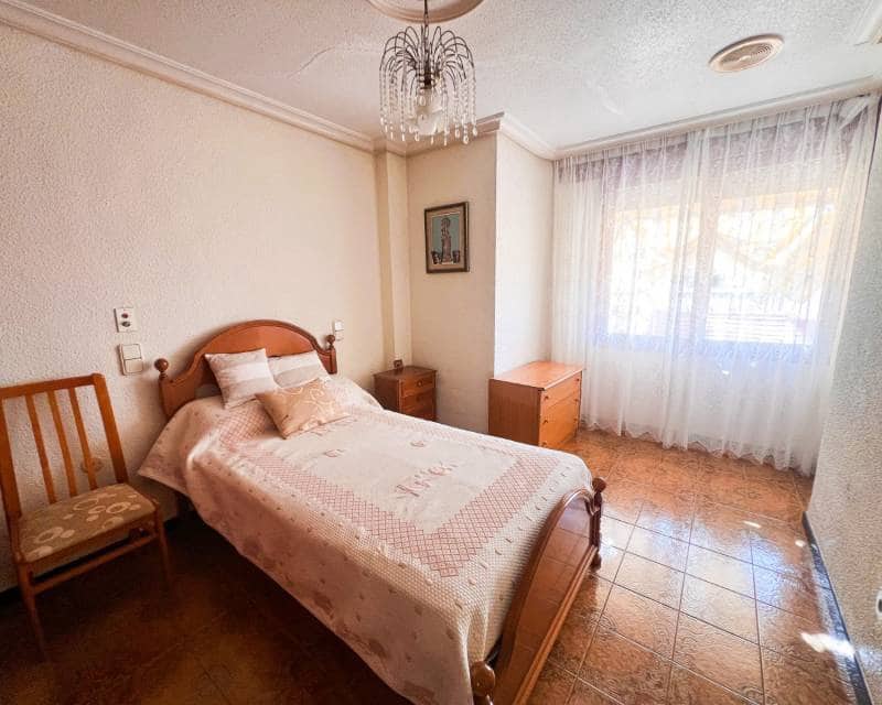 5 bedroom Terraced Villa for sale in Guardamar del Segura with garage - € 380,000 (Ref: 9779105)