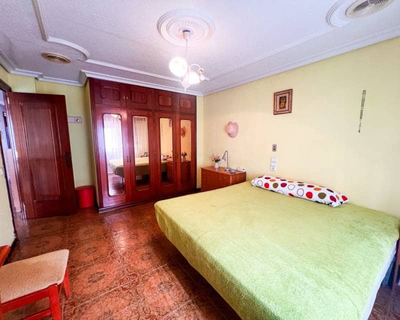 5 bedroom Terraced Villa for sale in Guardamar del Segura with garage - € 380,000 (Ref: 9779105)