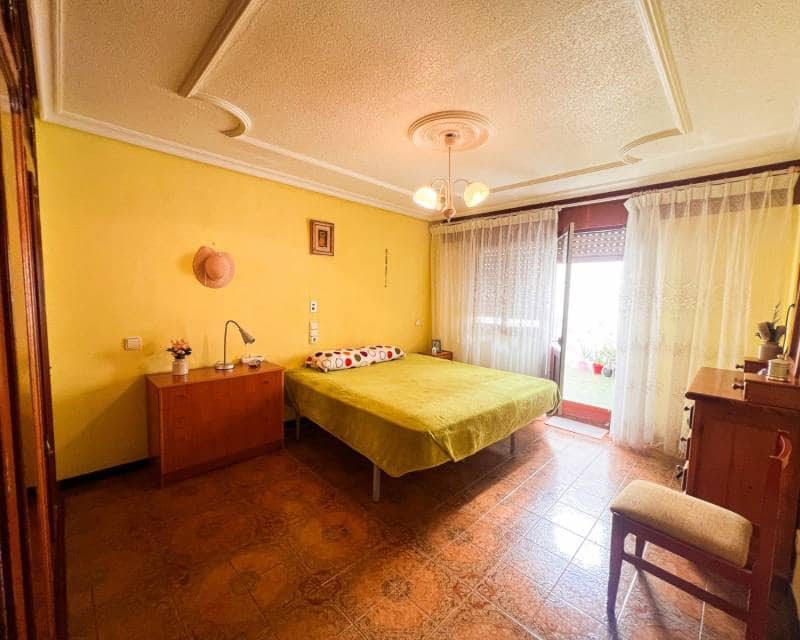 5 bedroom Terraced Villa for sale in Guardamar del Segura with garage - € 380,000 (Ref: 9779105)