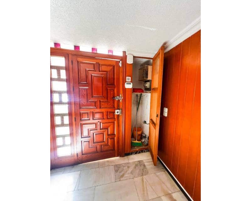 5 bedroom Terraced Villa for sale in Guardamar del Segura with garage - € 380,000 (Ref: 9779105)