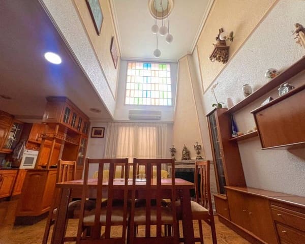 5 slaapkamer Rijtjeshuis te koop in Zona Pueblo, Guardamar del Segura met garage - € 380.000 (Ref: 9779105)